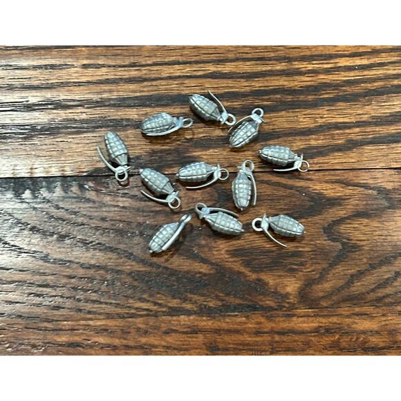 VINTAGE LOT OF 11  HASBRO G.I. JOE GRAY HAND PINEAPPLE GRENADES 1960s - Picture 1 of 1